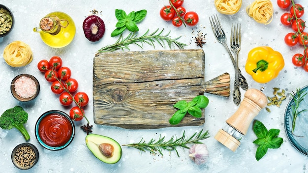 Deska z kolorowymi potrawami